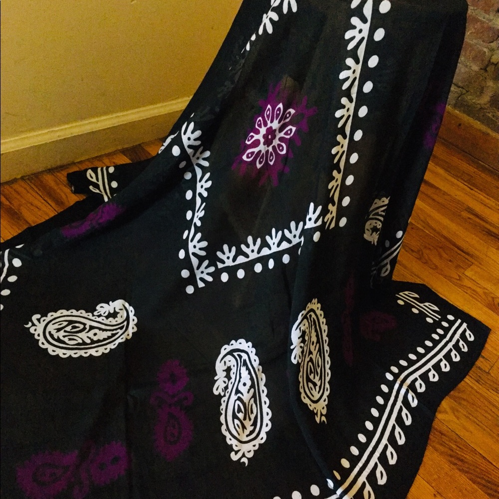 Black square cotton scarf with violet flower